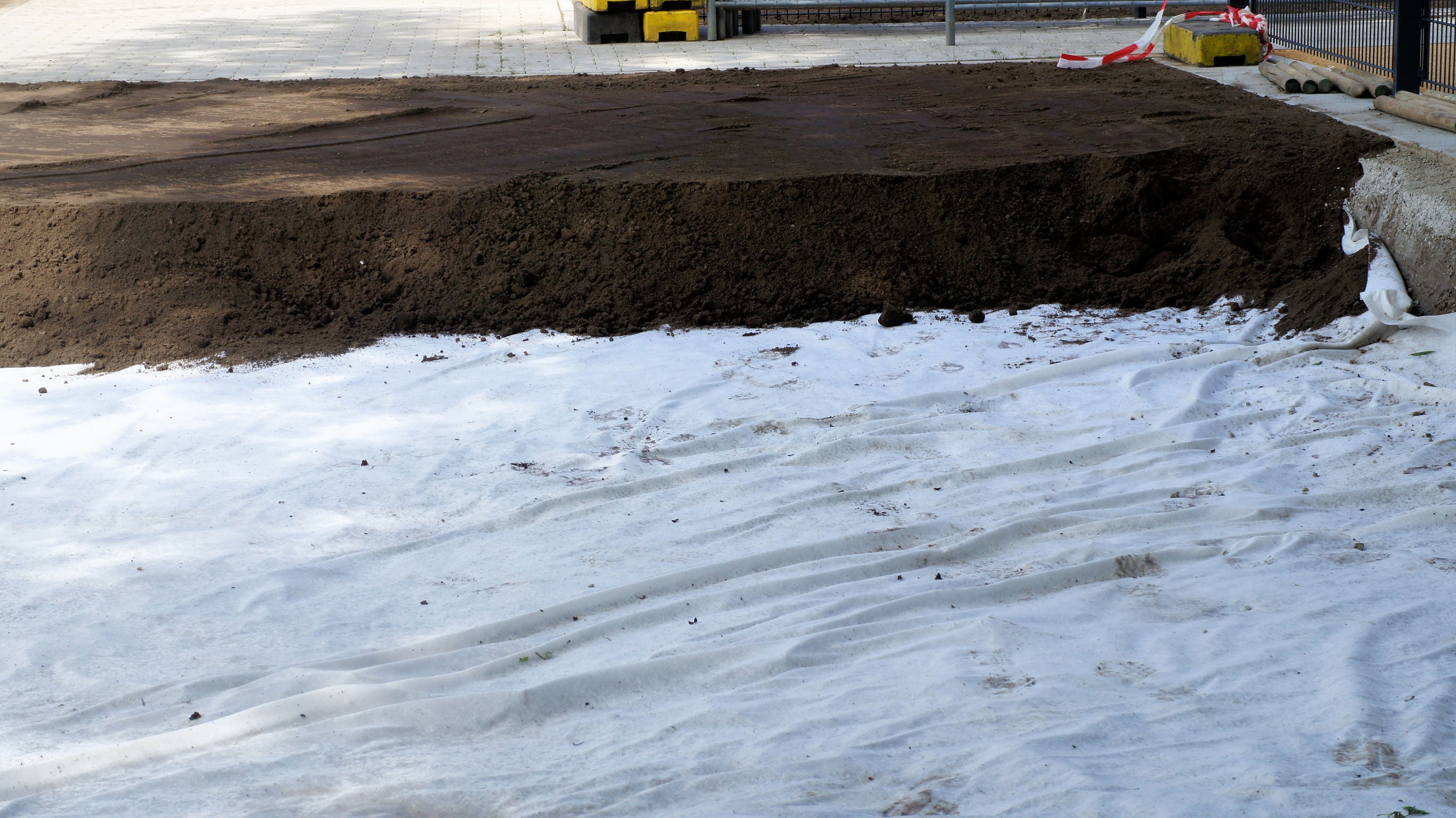 Folia ściółkująca 225 m², ściółka chwastobójcza, folia drenażowa 150 g, szerokość 1 m