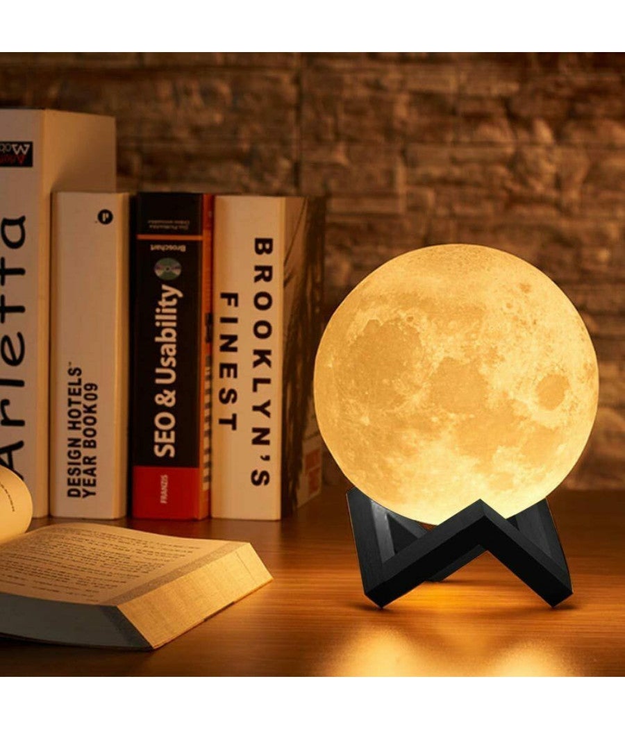 Trade Shop - Lampada Da Tavolo Luna 18cm Luce Led 3 Colori Moon Lamp A Batteria Con Supporto - - 5