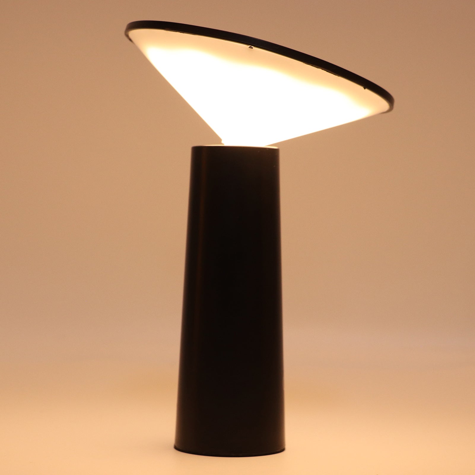 Kreatywna lampa biurkowa LED w stylu nordyckim, włącznik dotykowy, ochrona oczu, ładowalna, ściemniana (czarna)