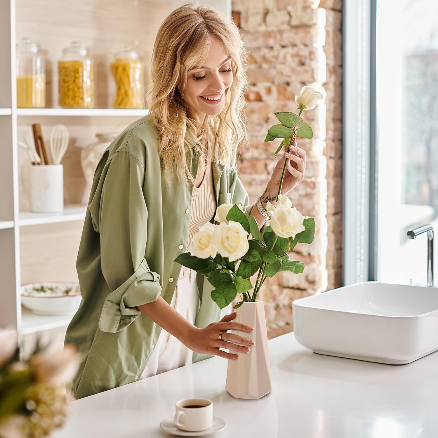 Vases côtelés en céramique blanche pour décoration d'intérieur minimaliste et moderne, vase à fleurs décoratif à motif géométrique - 5