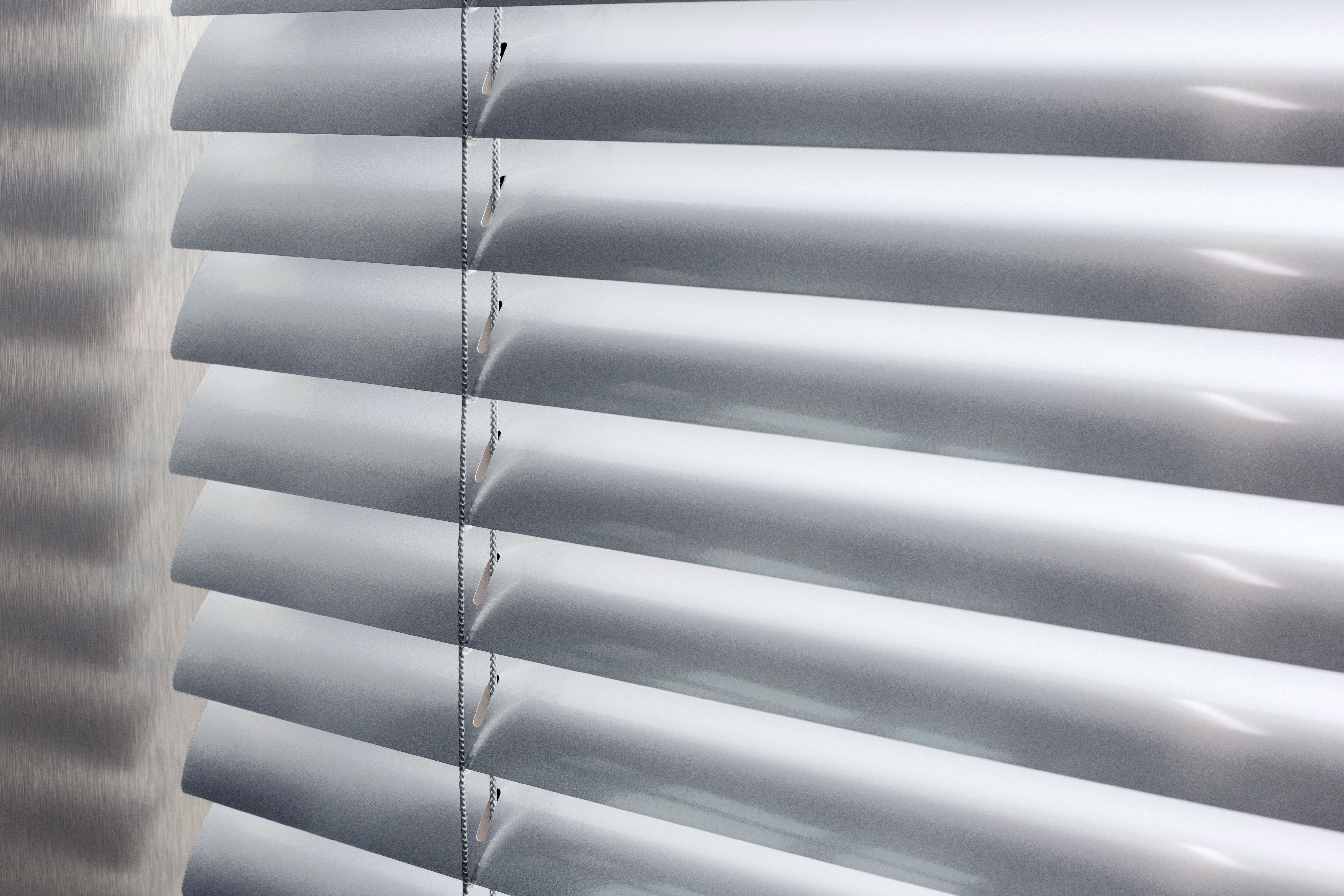 Estore veneziano de alumínio com cordão, cor prata, 165x250 cm - 5