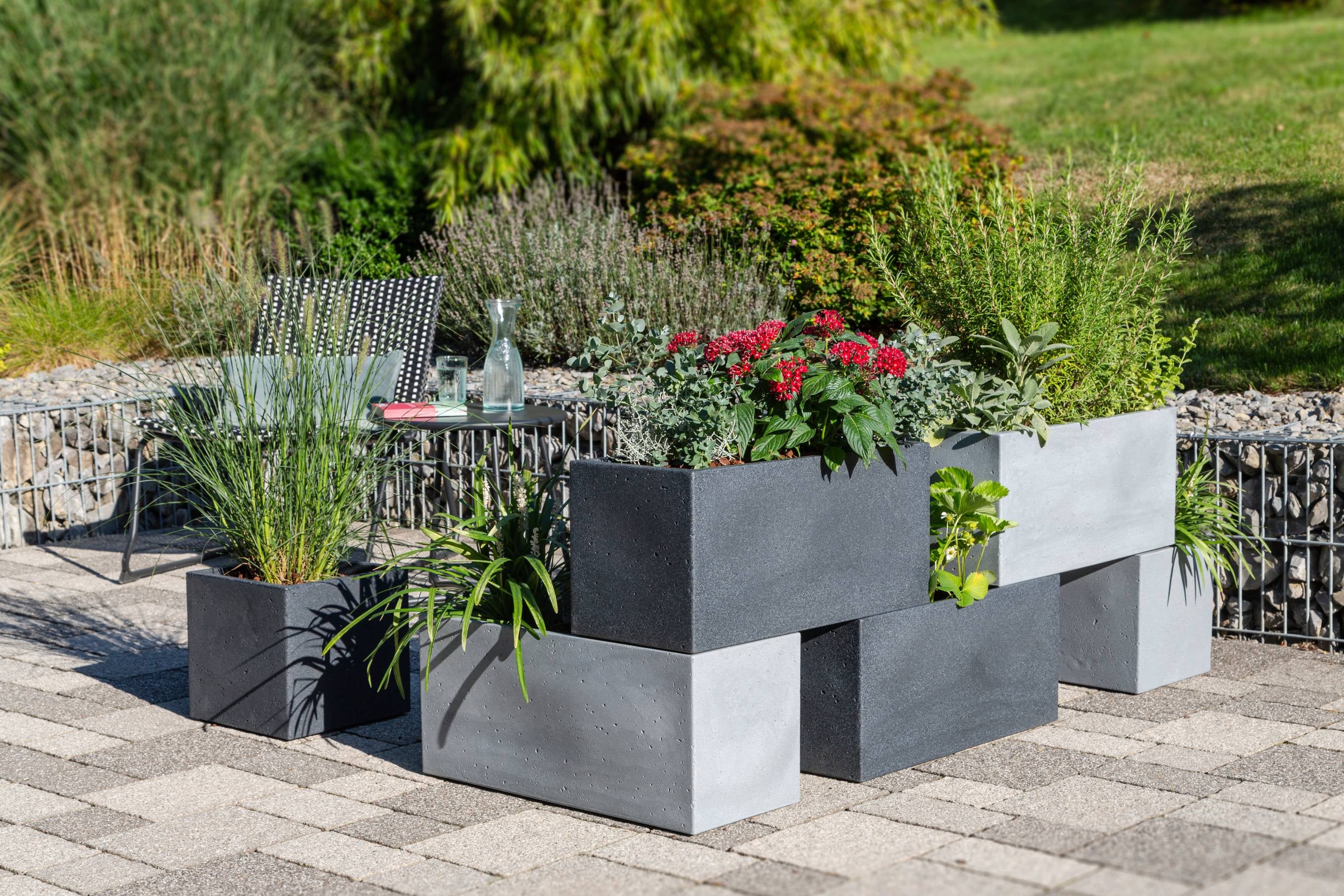 Scheurich C-Cube Long 80, pot à fleurs/jardinière, rectangulaire, coloris: Stony Black, fabriqué avec du plastique recyclé, pour l’extérieur - 3