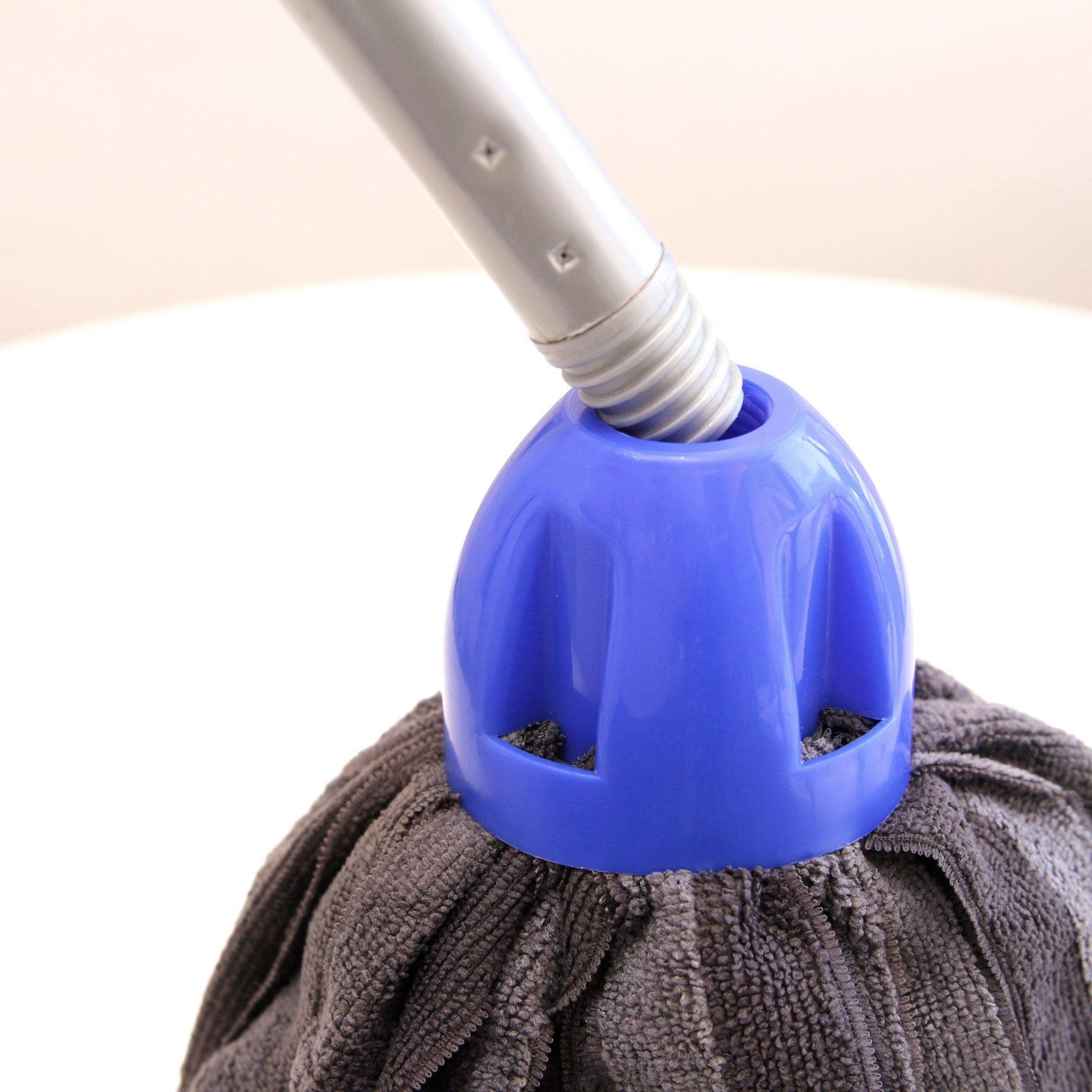 MAYA Fregona MAX PRO Tiras. Limpieza para Todo Tipo de Suelos. 100 % Microfibra. Super Absorbente y No Raya. Rosca Universal. (Azul) - 5