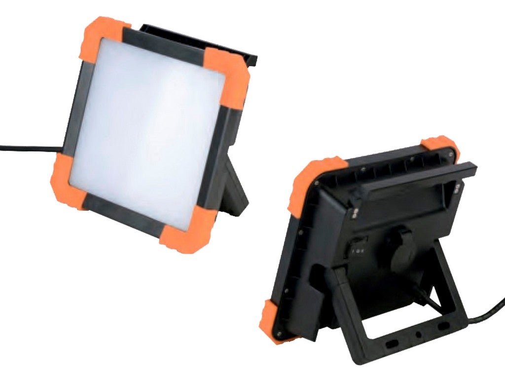 Electrobilsa  Proyector Trabajo Led Profesional Ip54 50W 5000K 120º 230V Incluye 3 Mts De Manguera 3 X 1,5 Mm , Leroy Merlin