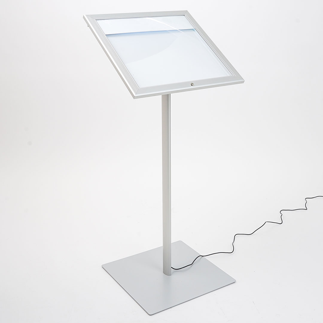 Danieli store | tablón de anuncios para exterior | expositor atril porta menú con panel personalizable y cerradura | tablón para suelo tamaño 2xa4 led