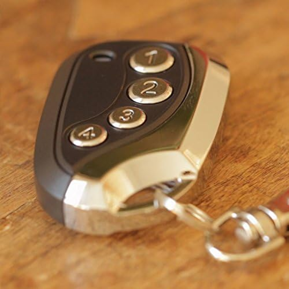 Control remoto universal duplicado - Para puertas, garajes, sirenas y luces - Señal de 433,92 MHz - 4