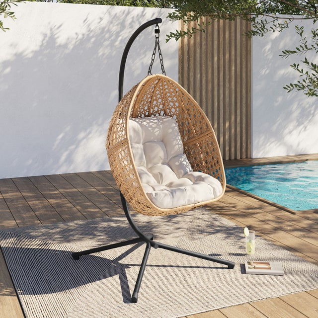 Fauteuil lune suspendu ajouré effet rotin avec coussin écru