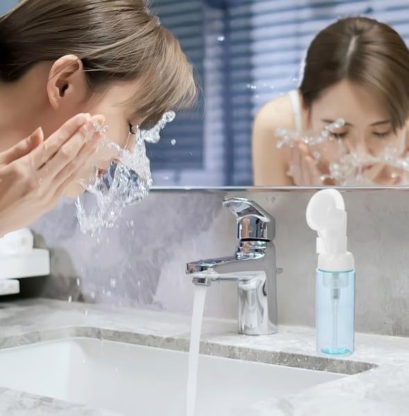 2 napełnialne, puste, przezroczyste plastikowe butelki z dozownikiem pianki, z pompką i szczotką do mycia z głowicą żelową