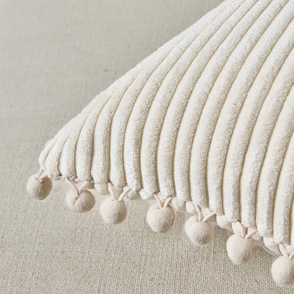 Lot de 2 housses de coussin décoratives bohèmes avec pompons, en velours côtelé doux et uni (45 x 45 cm, crème) - 4