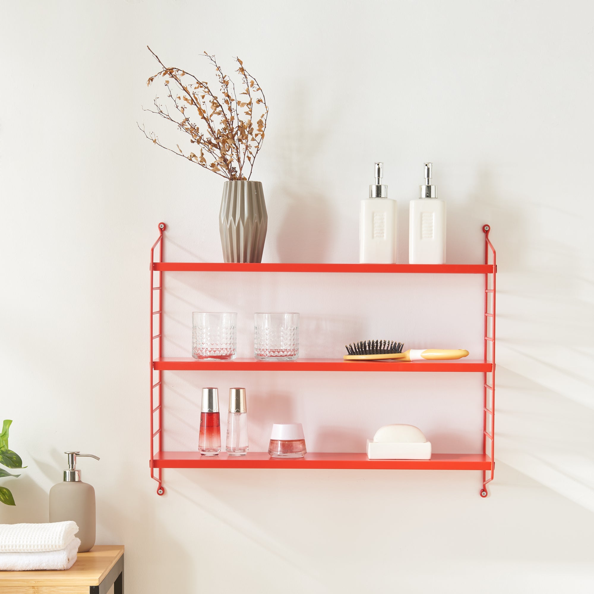 Étagère murale Strängnäs à 3 niveaux modulables 50 x 60 x 15 cm rouge [en.casa] - 2