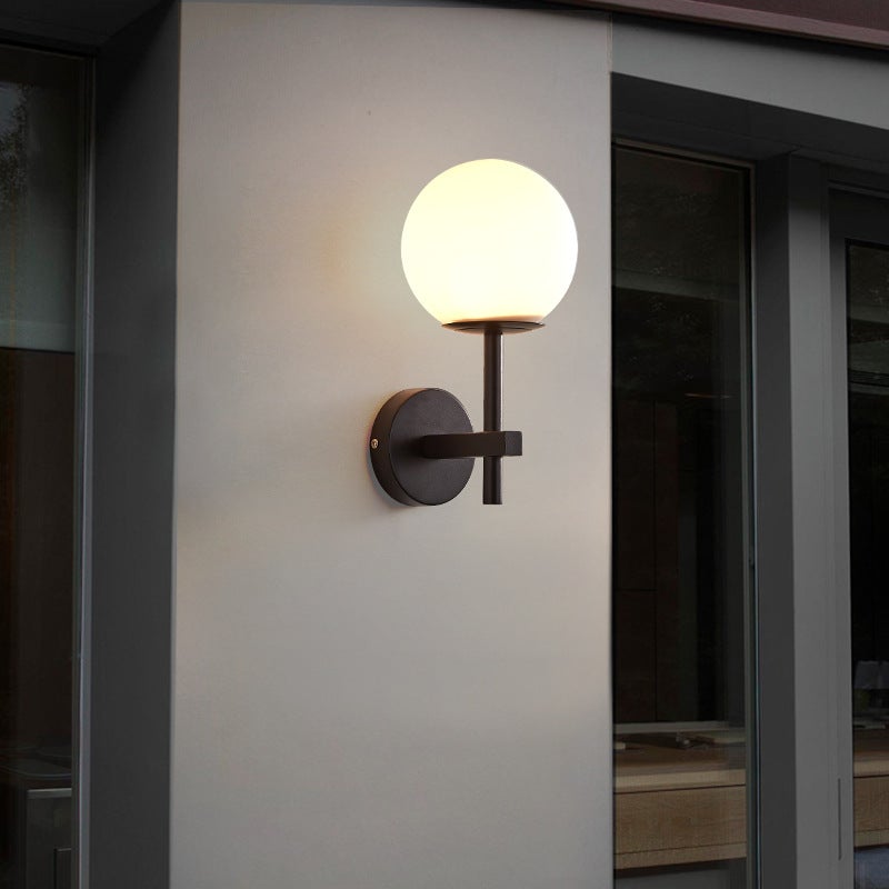 Czarny korpus lampy, kinkiet z ciepłą żarówką LED, gwint E27, kremowobiała osłona z tkaniny, odpowiedni do salonu, sypialni, na schody