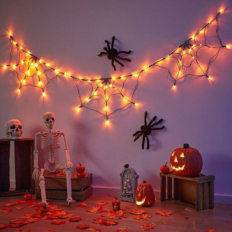 Zestaw dekoracji świetlnych na Halloween Podświetlana pajęczyna Festoon 180 cm, 60 diod LED, wyłącznik czasowy, bez pająków, na drzewo i do domu