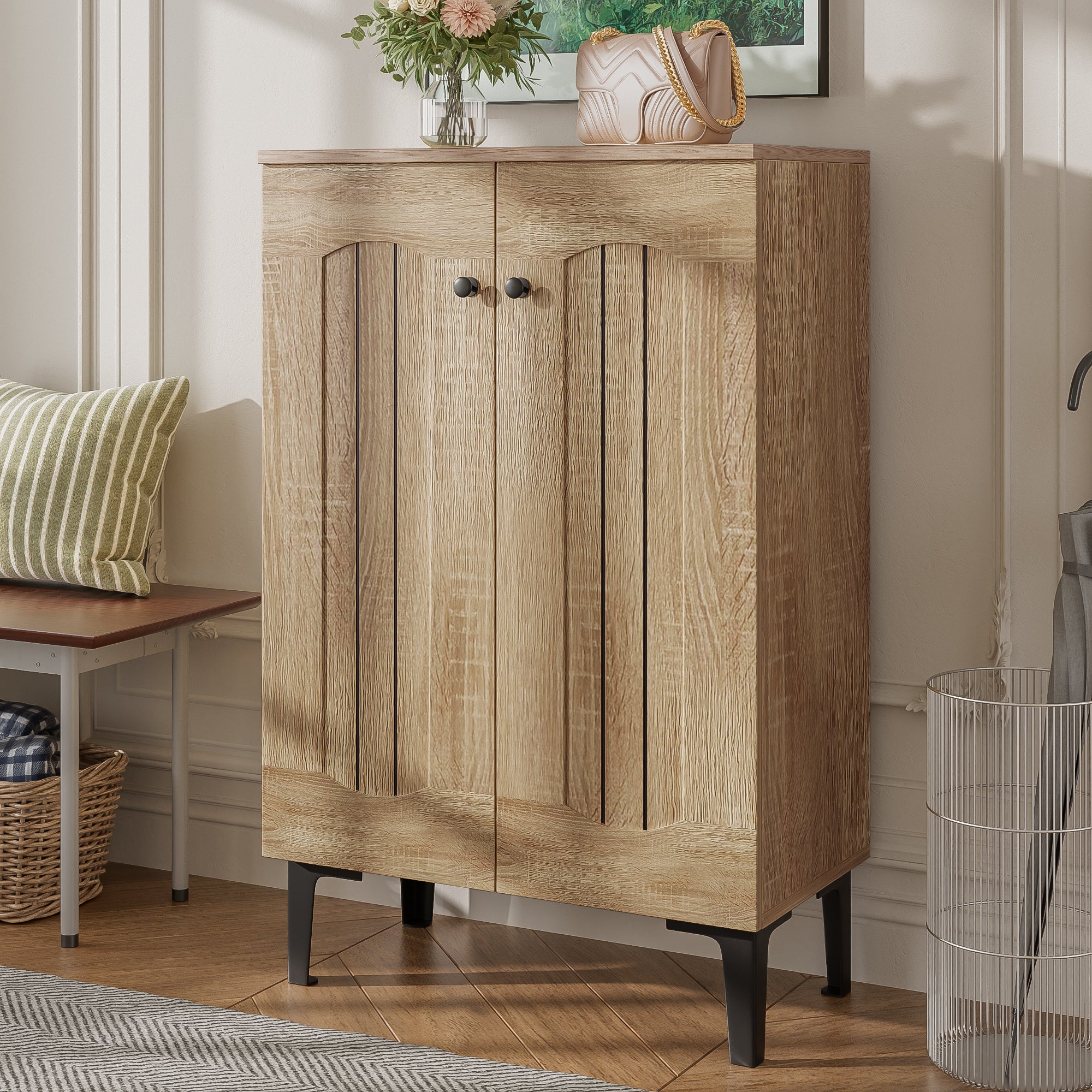 Sapateira com 2 portas e prateleiras - 60 x 34,5 x 95 cm - Aglomerado e pés em PVC - Cor madeira - 7