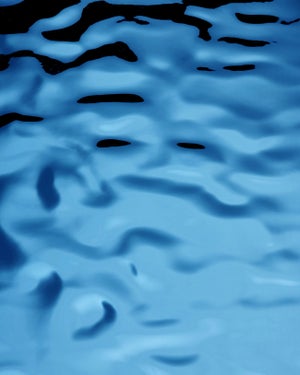 Panneau Mural Adhésif WallFace 27207 OCEAN Aqua - Effet Métal Holographique Bleu - 2,6 M²