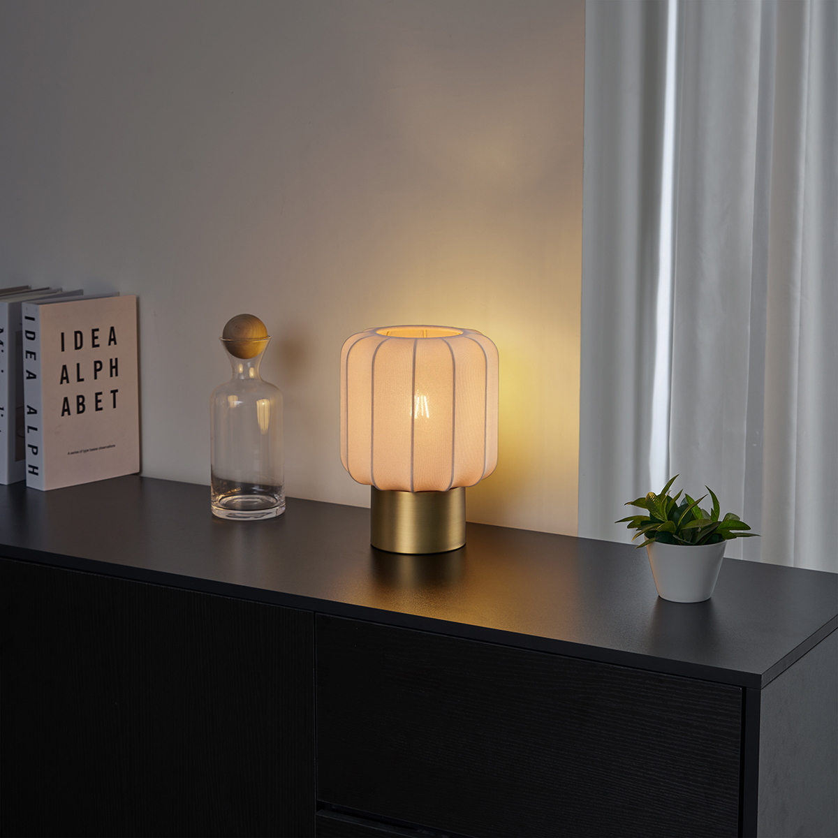 Lampa stołowa Japandi złota z beżowym kloszem - Pluni