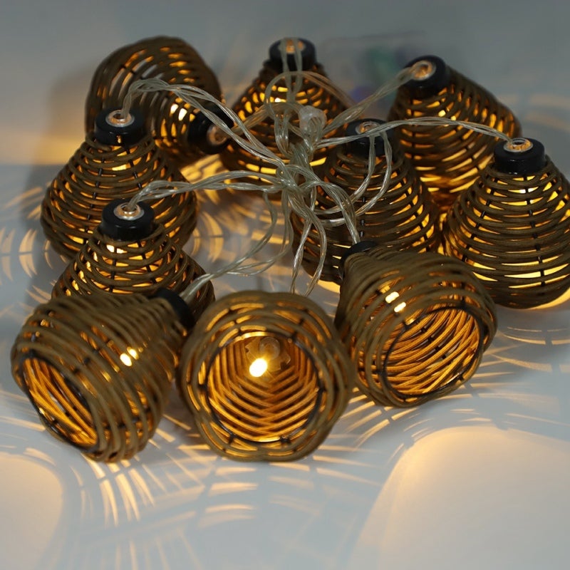 Guirlande lumineuse de 10 lampes en rotin avec boules LED, idéale pour la décoration de mariage et d'intérieur. - 5