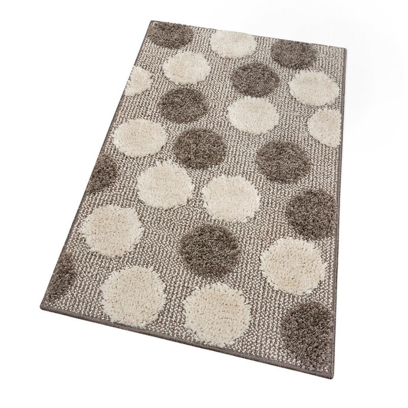 Miękka Antypoślizgowa Chłonna Mata łazienkowa 65x130 cm w Kolorze Kropki Jasnobrązowy