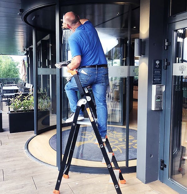 Escabeau pro 7 marches avec rampe - Hauteur max. de travail 3.59m - 2375817-MC - 5