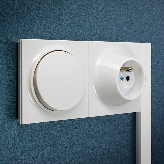 Va-et-vient + prise 2P+T Fontini Neo Evo, blanc brillant, ABS, 16A, montage apparent ou encastré, garantie 10 ans, dimensions 15,6x7,8x3,8 cm - 3