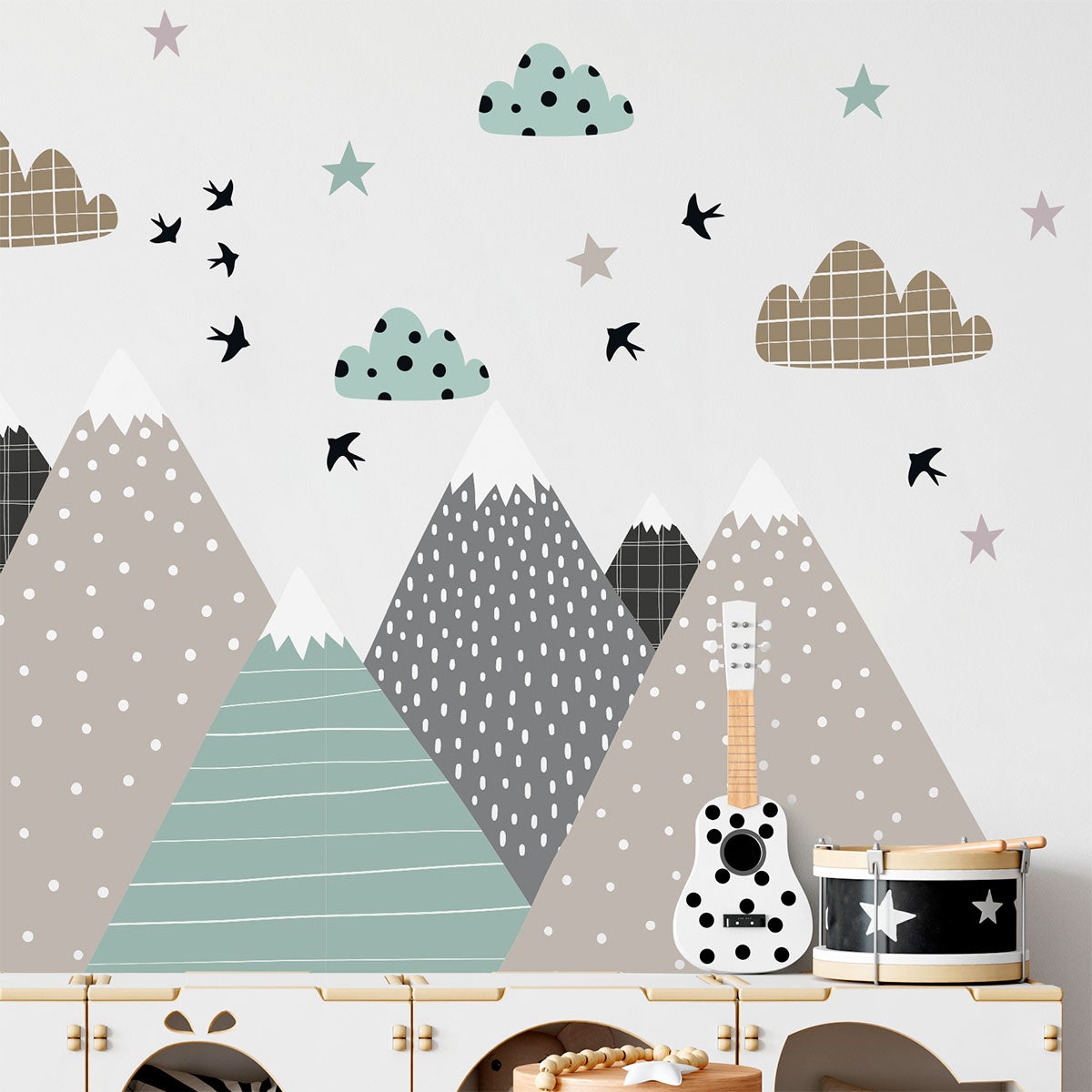 Vinilo niño escandinavo de montaña sarka - adhesivo de pared - revestimiento sticker mural decorativo - 120x180cm - 4