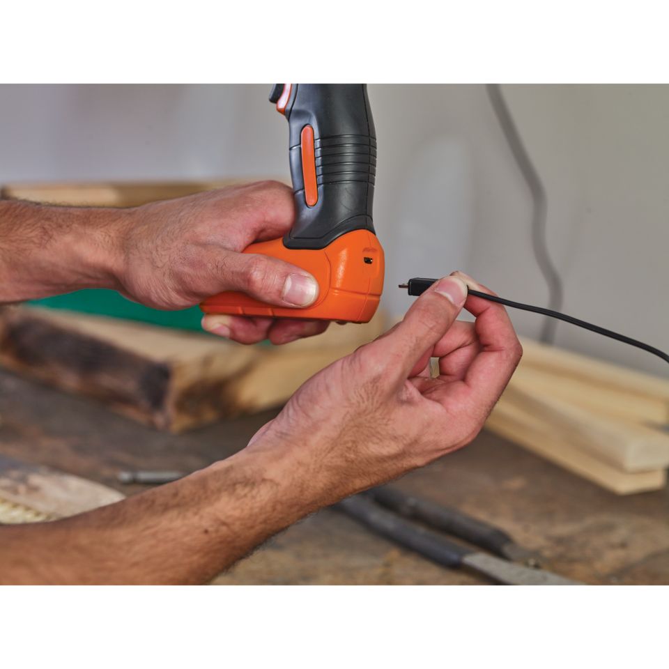 Perceuse visseuse compacte sans fil BLACK et DECKER - Batterie 7,2V Li-ion - 84409 - 9