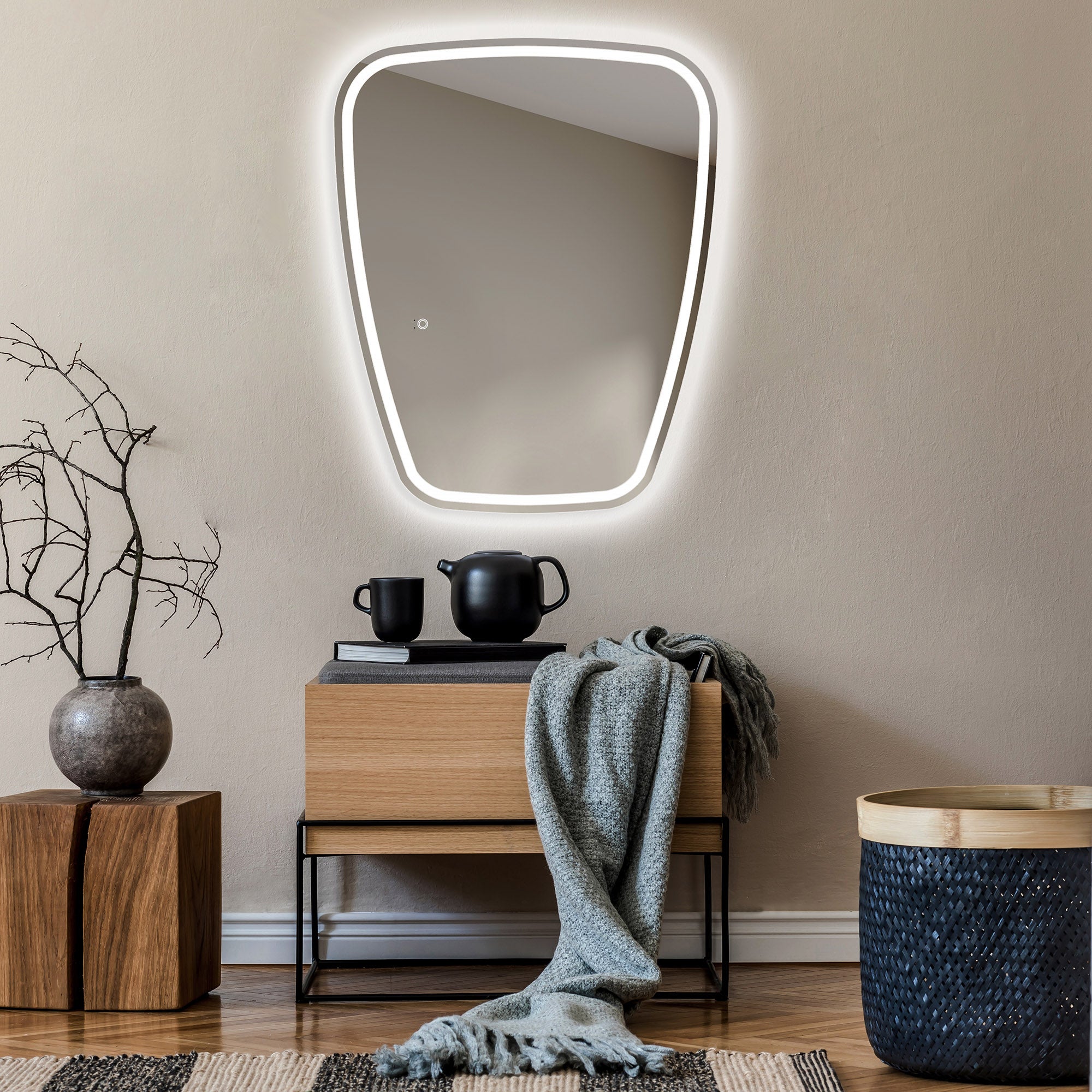 Asymetryczne lustro z oświetleniem LED Łazienka (54x74cm) Jasne lustro z oświetleniem | Chłodna biel 7000K