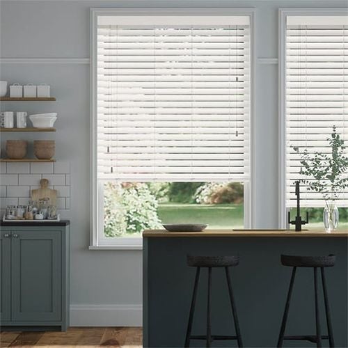 Venecianas madera efecto madera con escalerilla color blanco 63x120 - cortinadecor