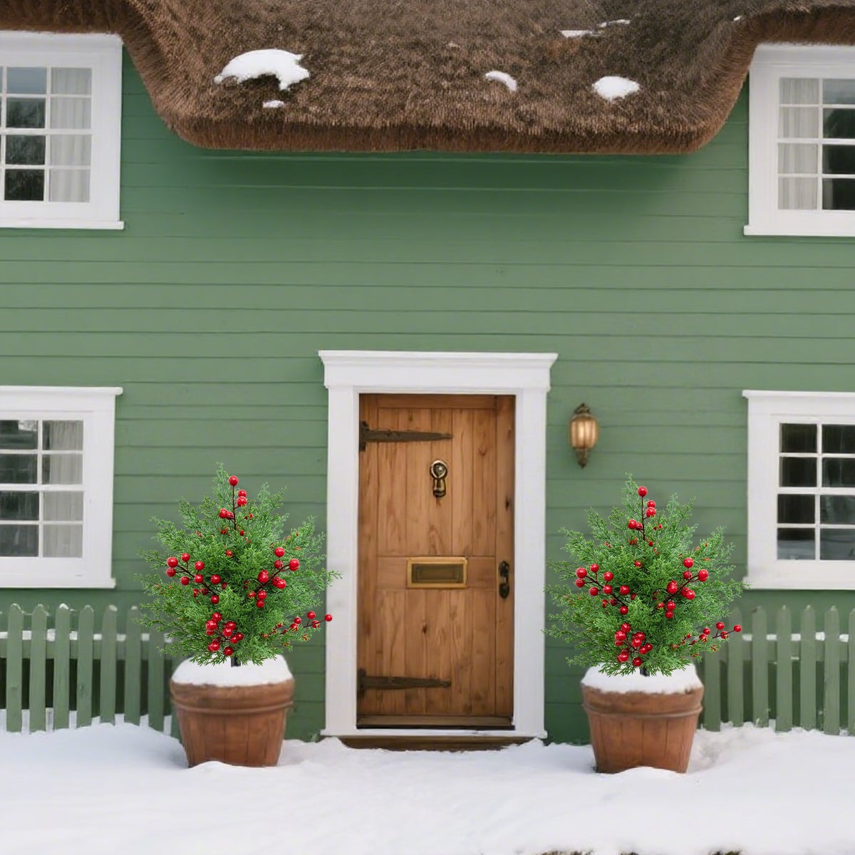 2 topiari di Natale artificiali – pianta esterna realistica con cipresso e bacche rosse, perfetta per veranda, prato, giardino e decorazioni festive - 4