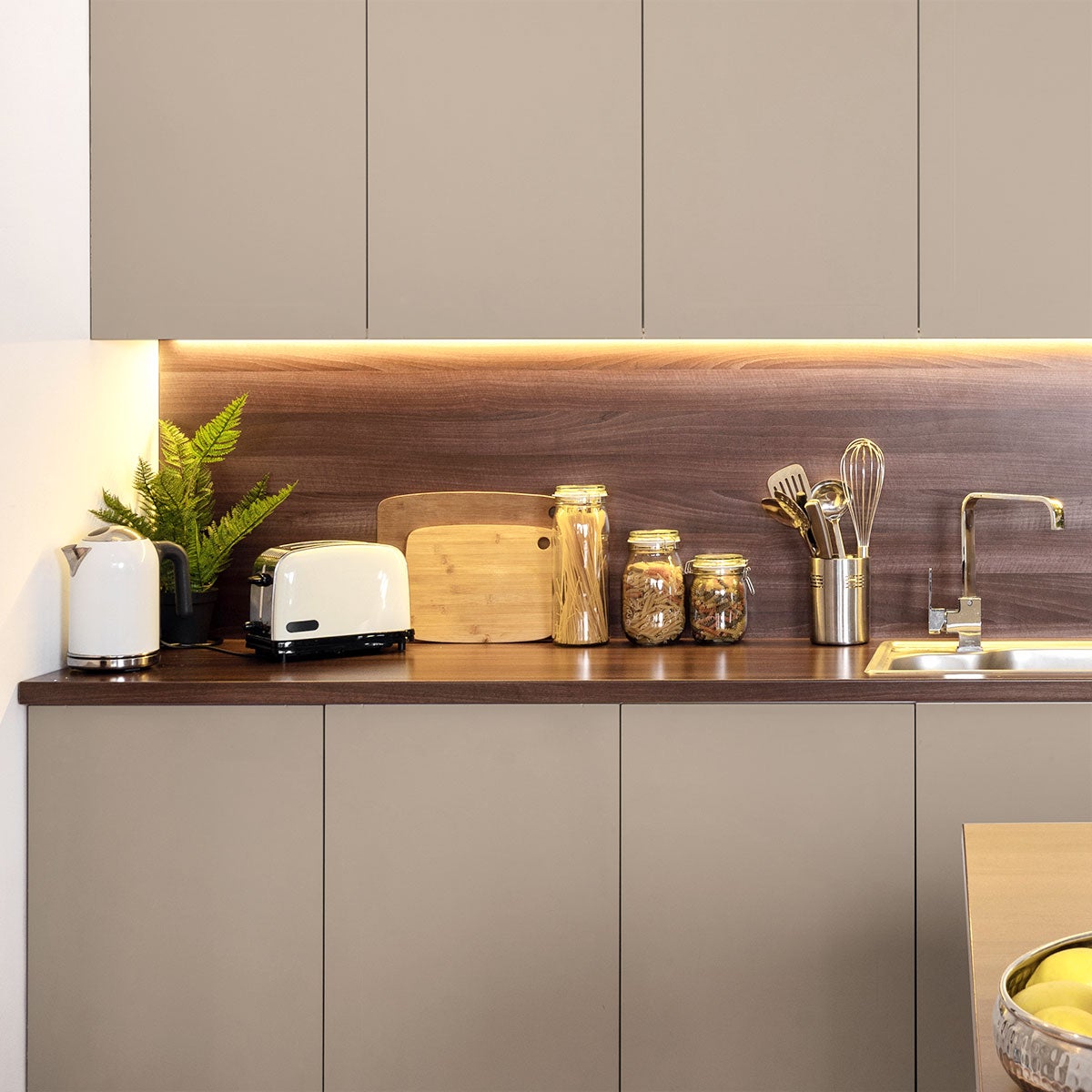 Rotolo adesivo in vinile impermeabile al metro - Adesivo lavabile per cucina, mobili, armadi, porte - 60cmx2m - Verruca - 5