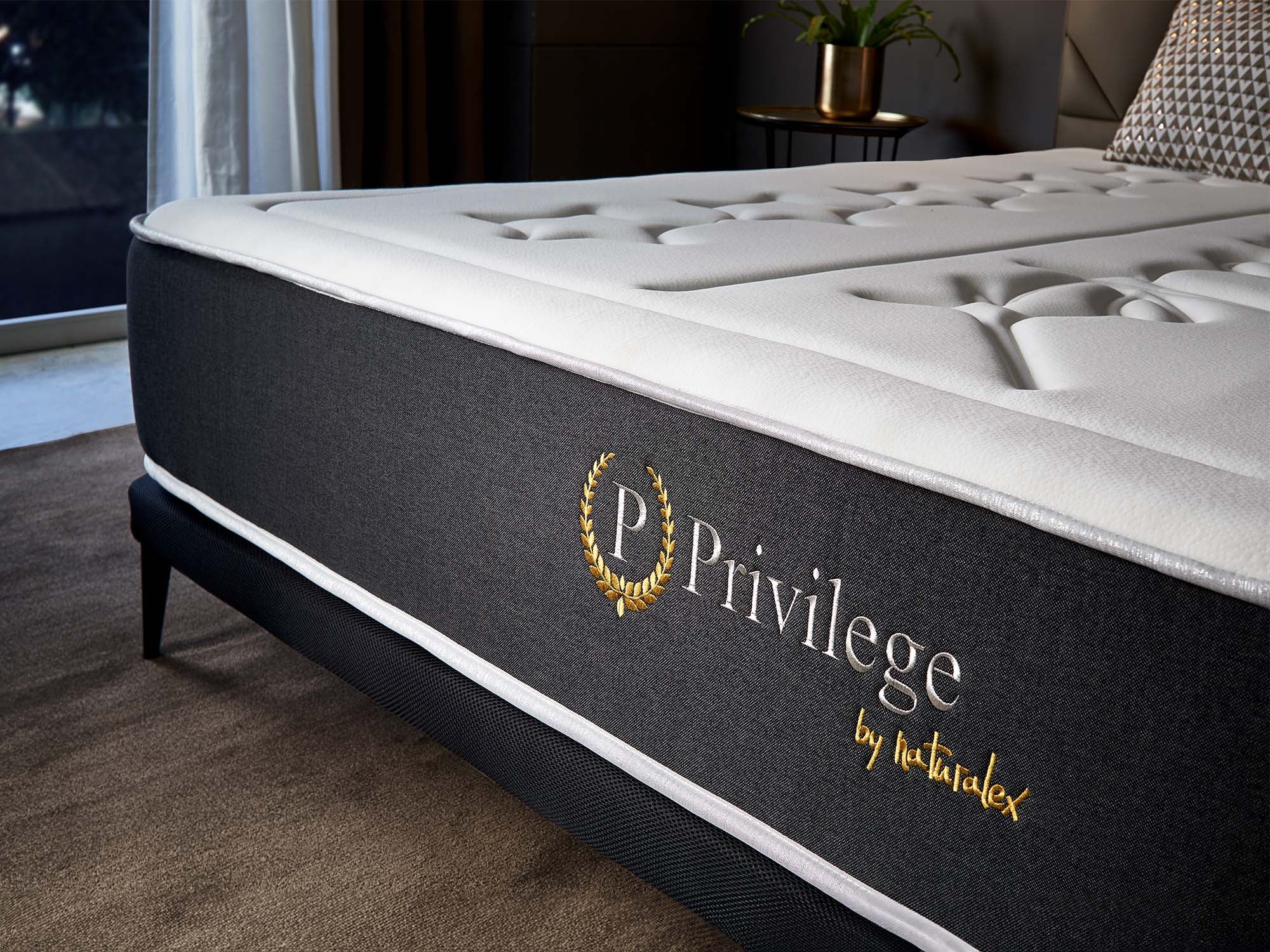 Privilege 140x190 cm - Hybride - Ressorts Ensachés + Mousse à mémoire HR + Blue Latex - 7 Zones - Reversible - Haut de gamme - 4