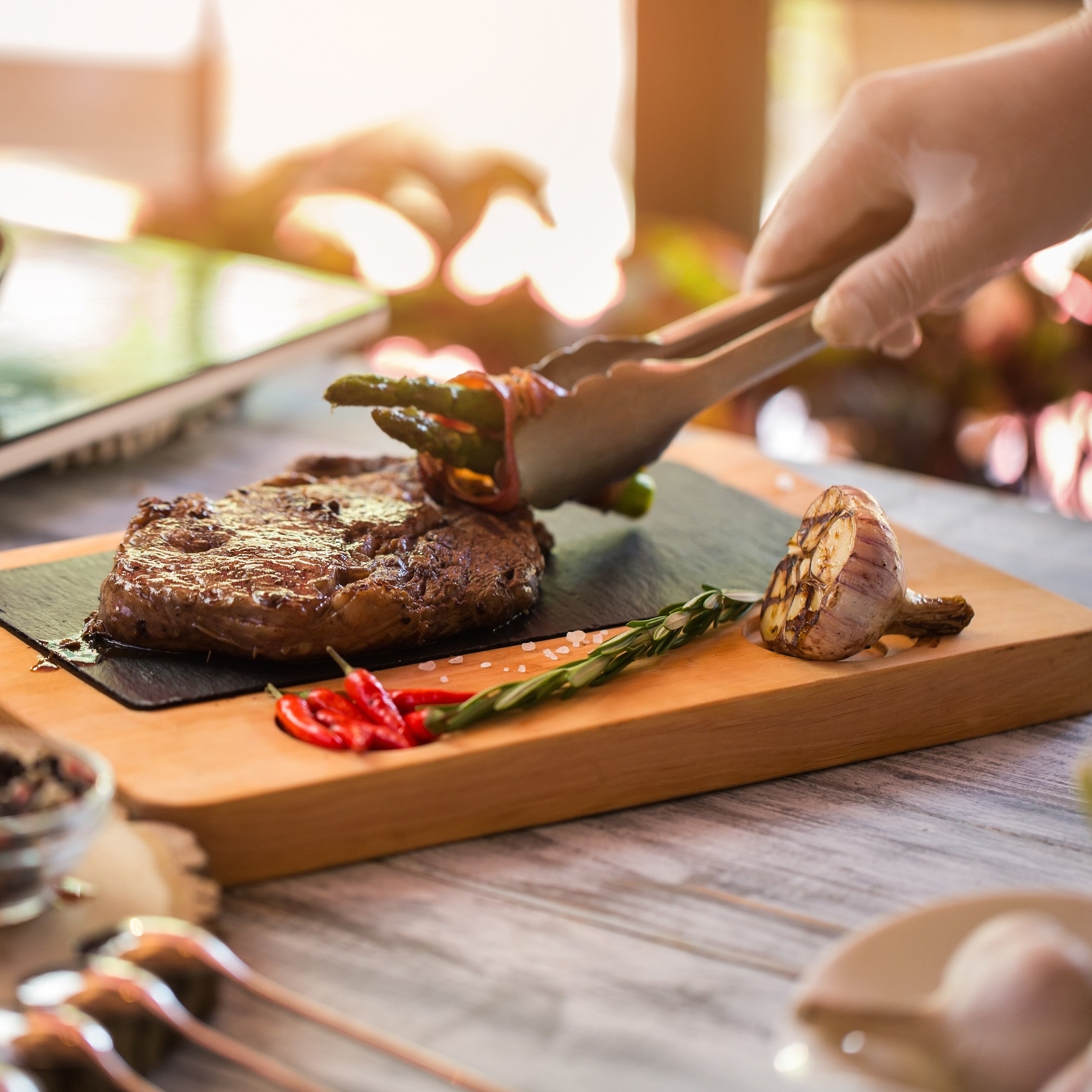 Pince de barbecue, lot de 6, long ustensile pour le grill, 38 cm, poignée en bois, acier inoxydable, argent/nature - 5