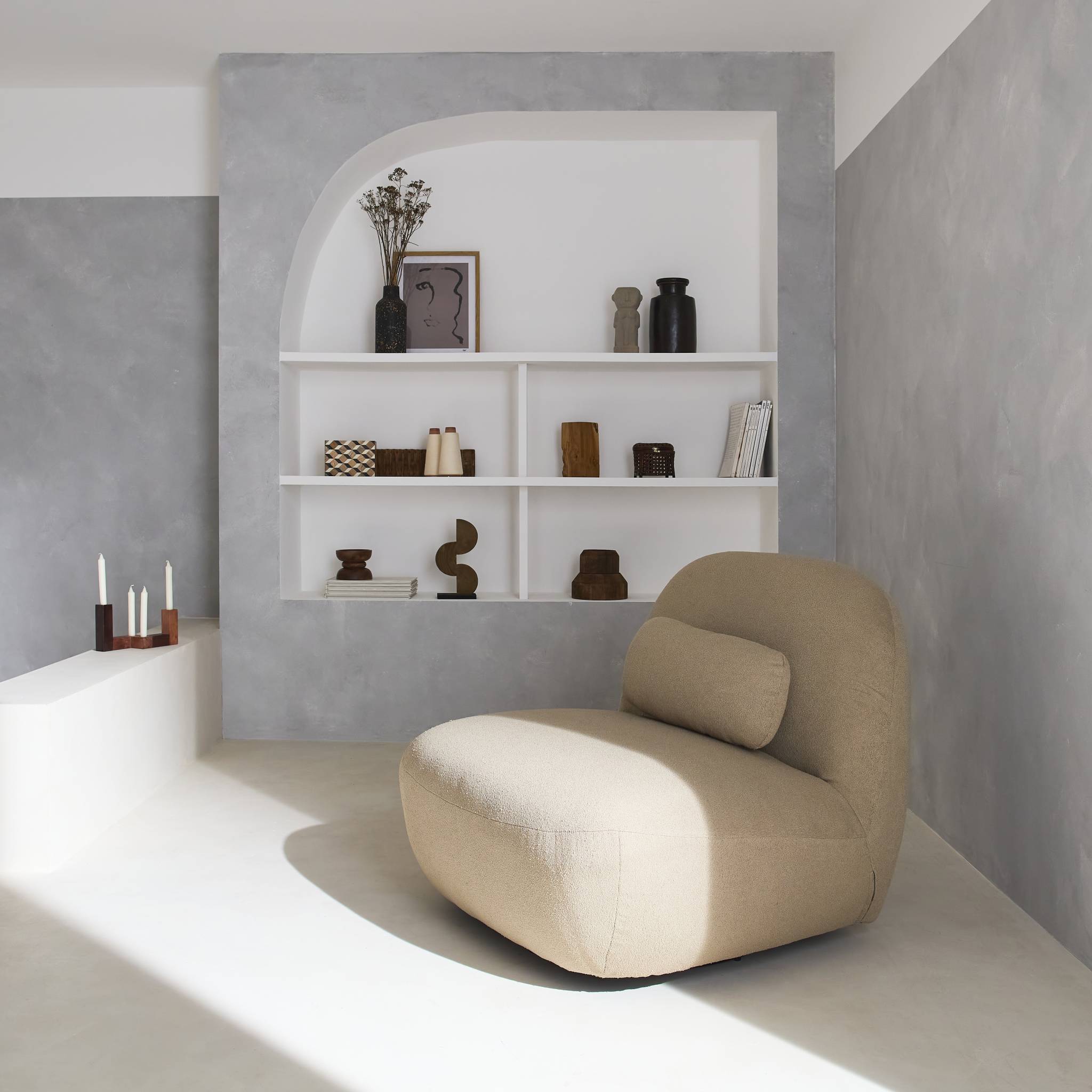 Fauteuil pivotant 360° en bouclette texturée beige. piètement en métal noir mat - SPINO SPINO - 2