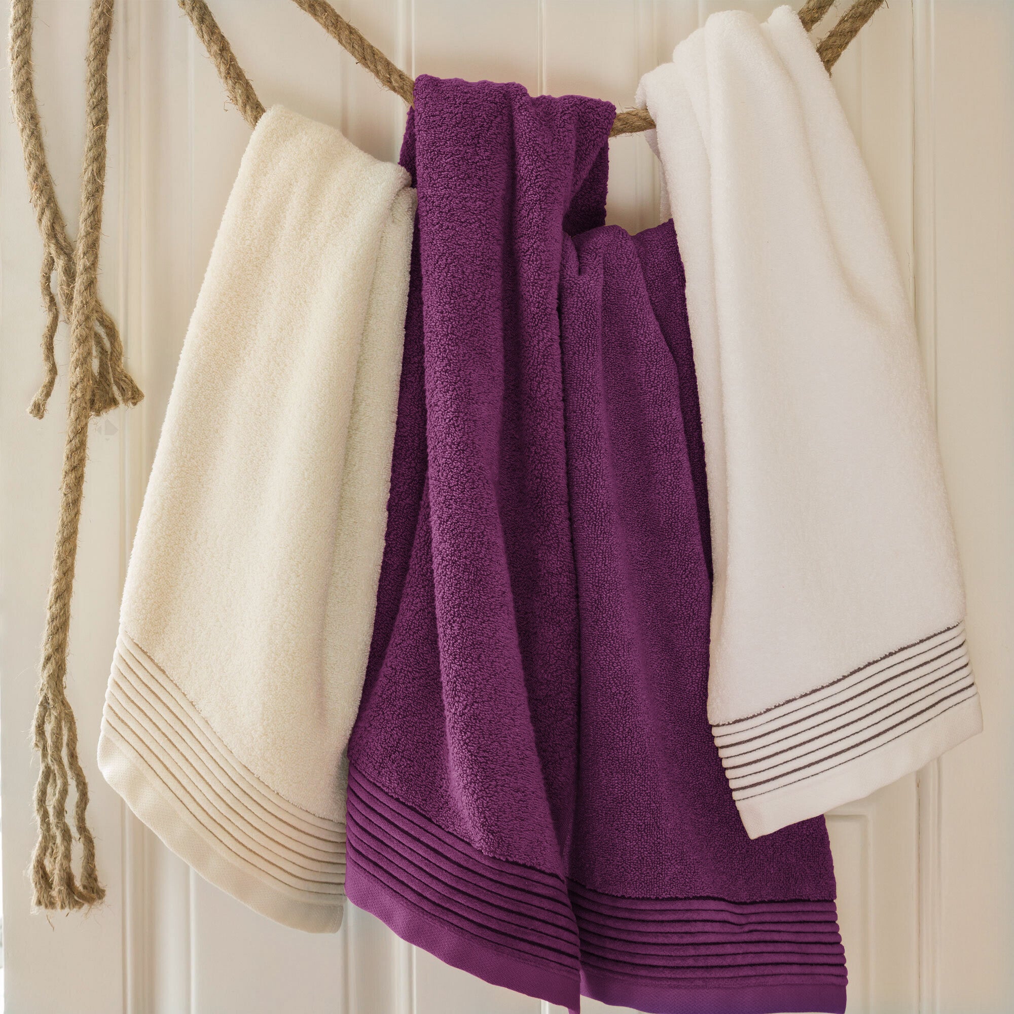 Drap De Douche Linnea Royal Cresent - 100% Coton, 650 G/m², 70x140 Cm - Coloris Prune, Fabrication Portugal
