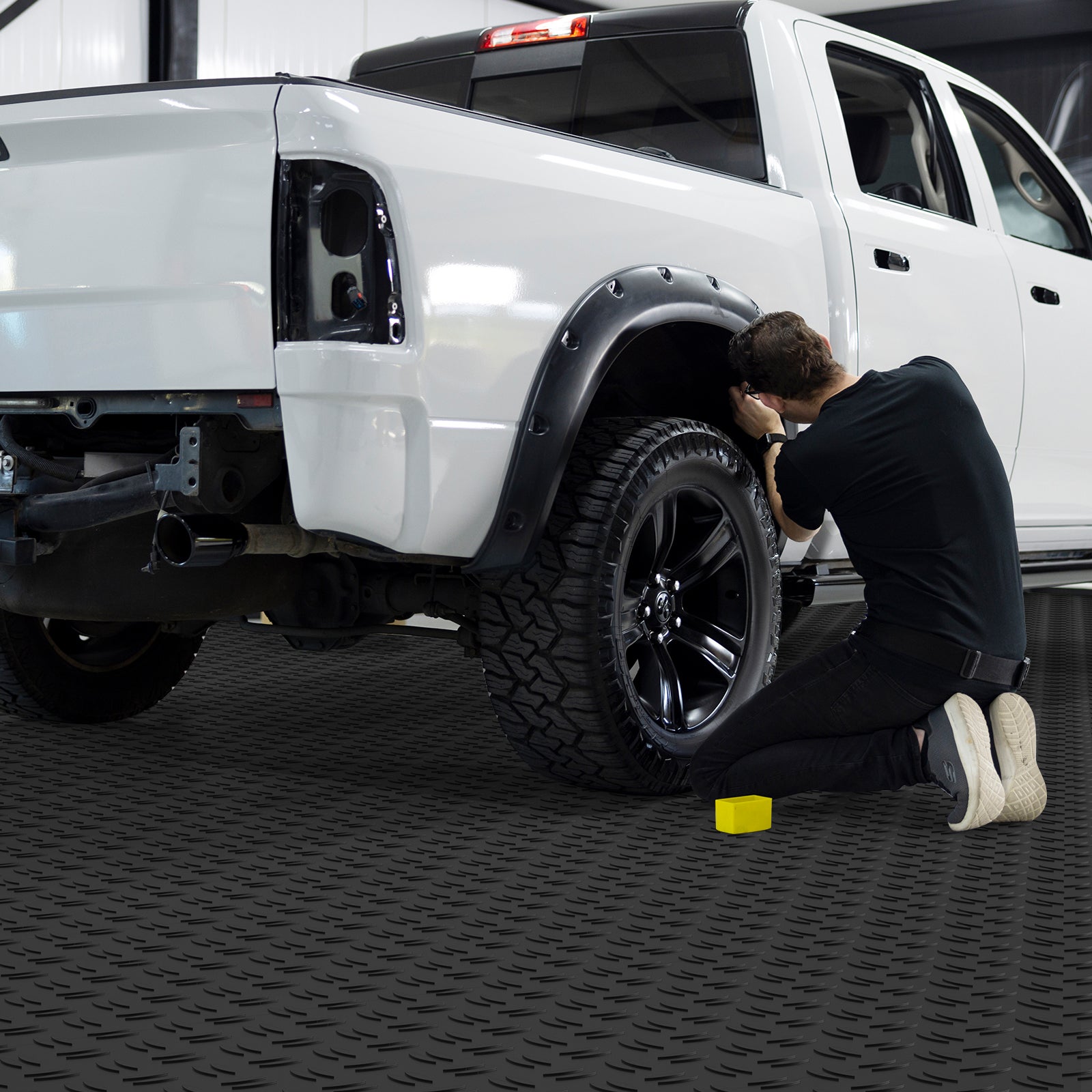 Dalles de garage emboîtables,lot de VEVOR 25,revêtement de sol garage PP,305 x 305 x 13,4mm,texture double face antidérapante,de réparation,noir - 8