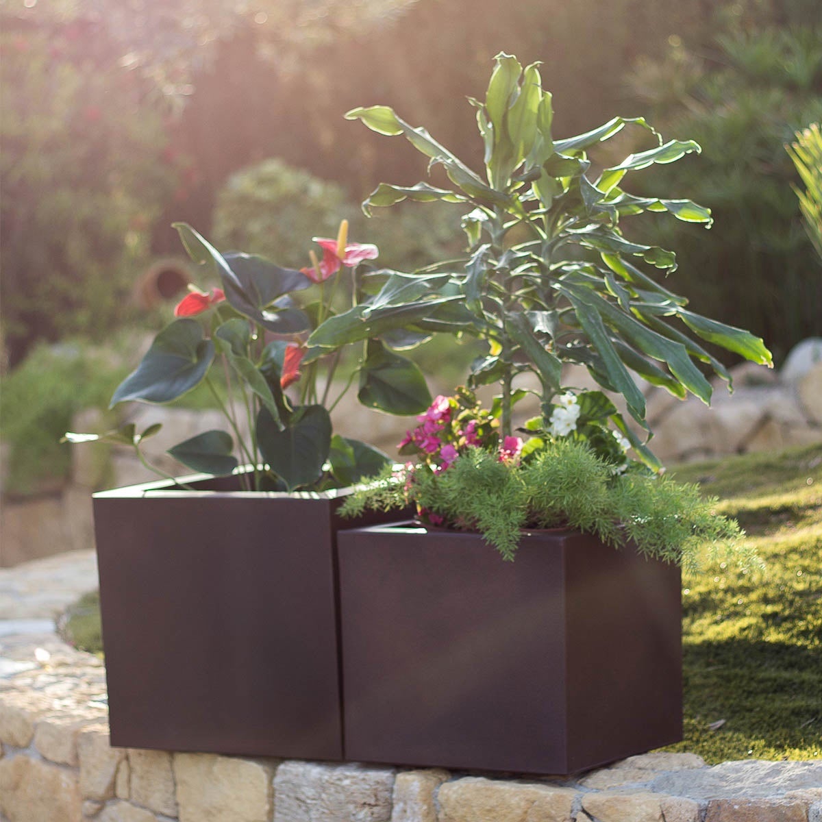 Vaso / Fioriera alta di design - colore nero
