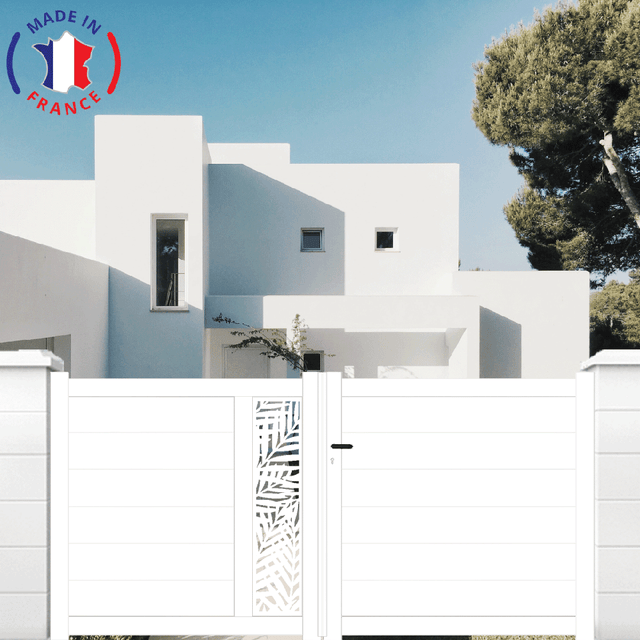 Portail aluminium battant découpe laser en kit dimensions L.3000 (entre piliers) x H.1500 mm Couleurs Blanc (RAL 9010)