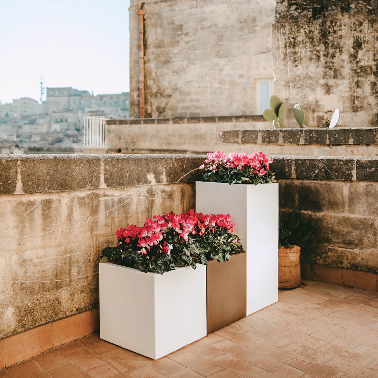 Pot de Fleur Violet en résine 40x40 cm hauteur 80 cm mod. Cube Top - 3