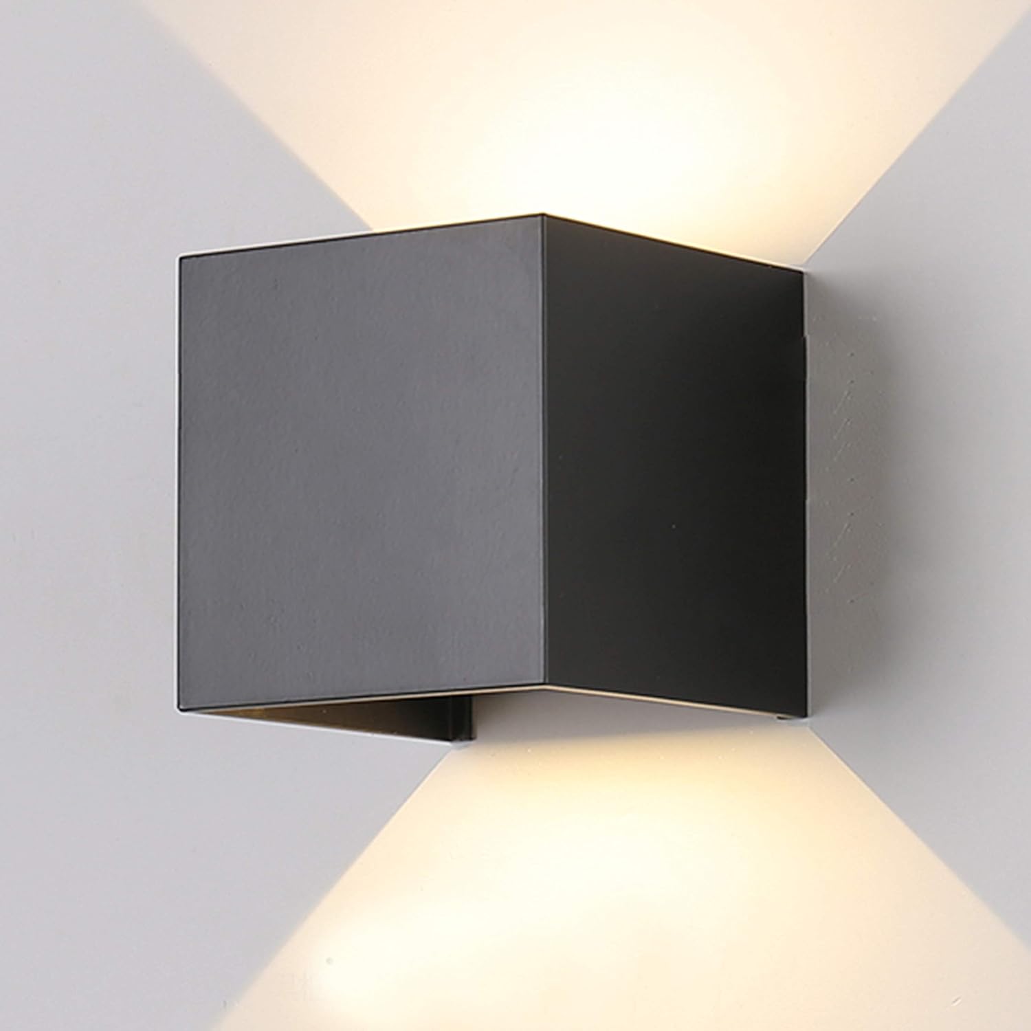 Nowoczesny kinkiet LED 12 W, 3000 K, regulowany kąt świecenia, wodoodporny IP65, montaż aluminiowy (ciepła biel, skupiona wiązka)