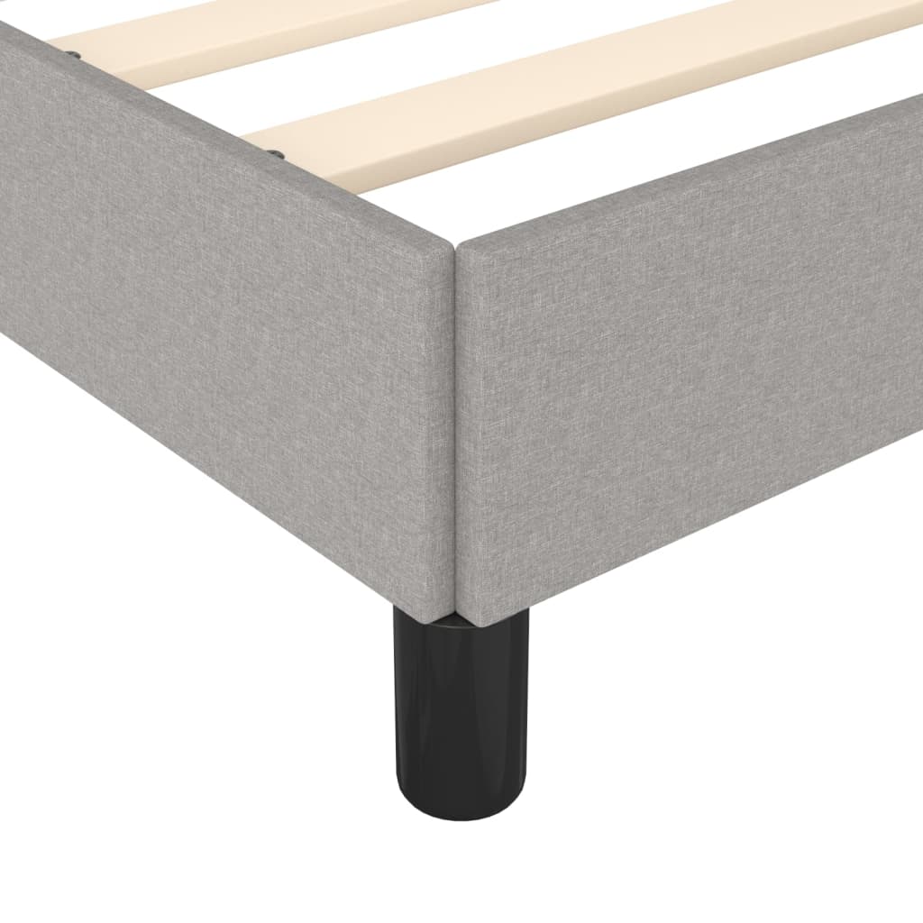 Cadre de lit sans matelas gris clair 200 x 200 cm en tissu - 7