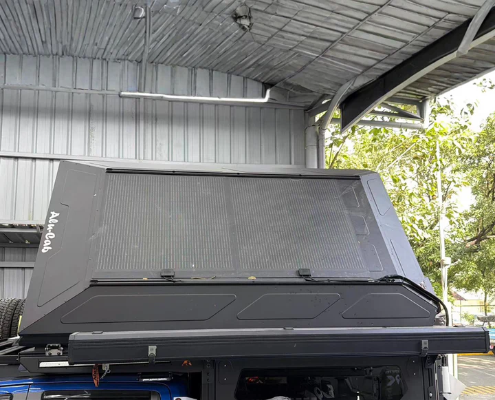 Panneau solaire flexible Lensun 300W avec contrôleur MPPT 20A pour Alu-Cab RT-4S camping-car 4x4 - 4