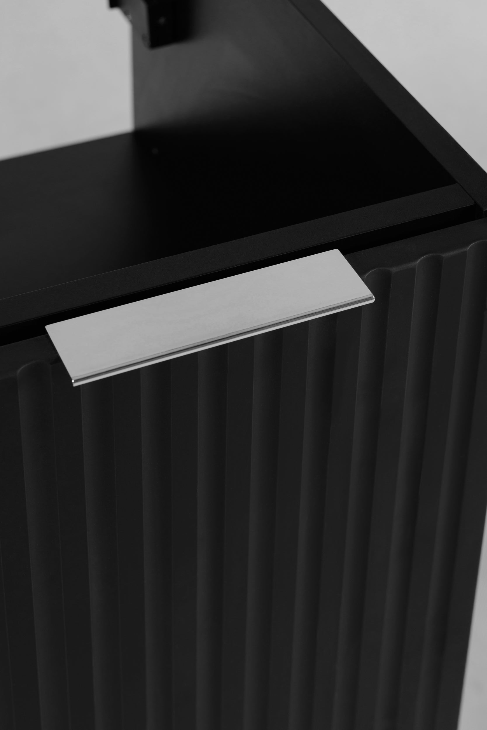 Zestaw łazienkowy FLOW 120 cm czarny z regałami ryflowany front - 7