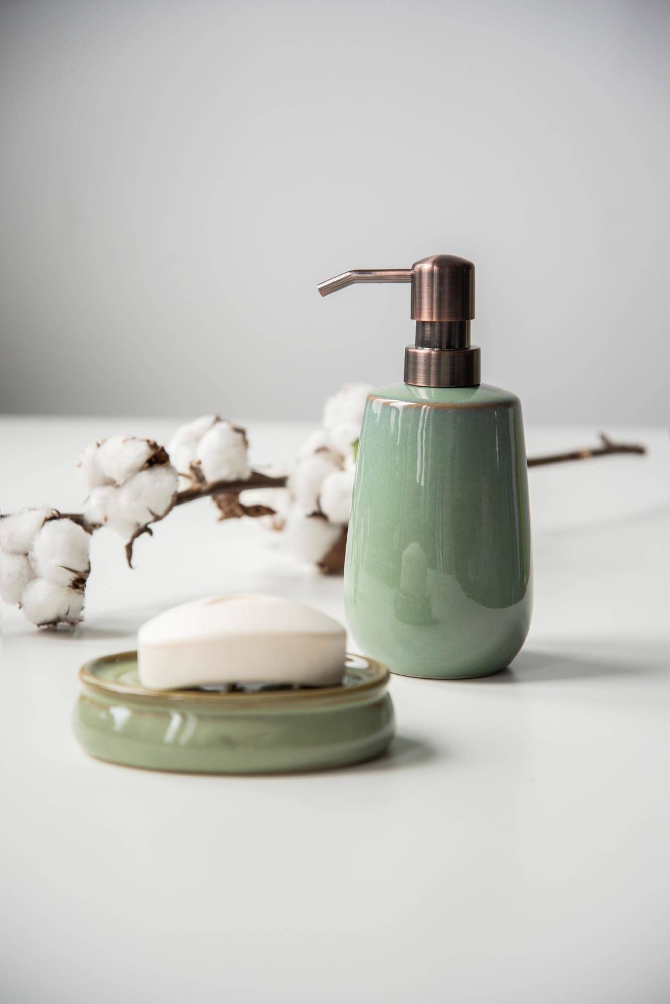 Distributeur de savon liquide SIRMIONE, céramique, vert avec bord cuivre, 430 ml, Wenko, WENKO - 2