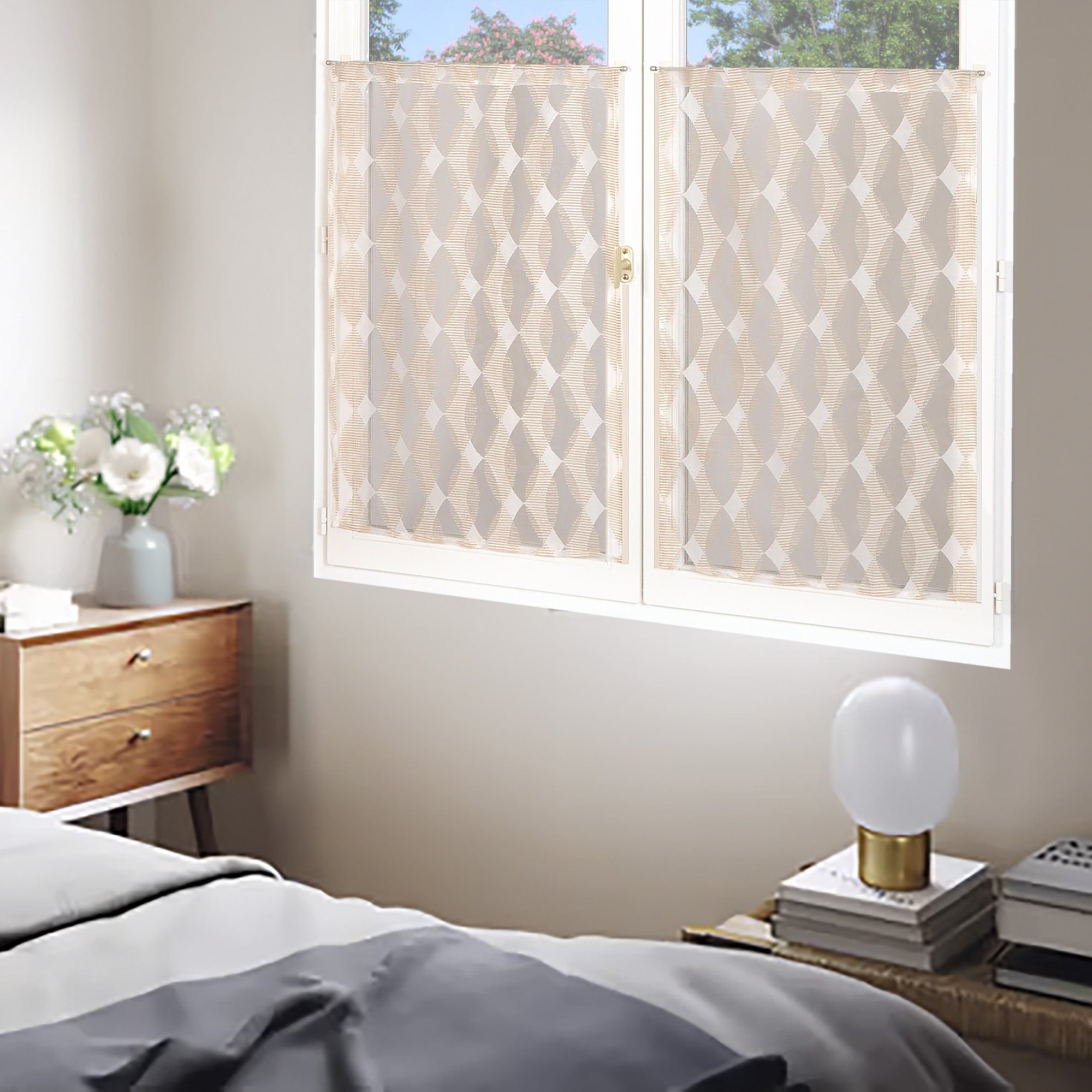 Paire De Vitrage Smarties - Motif Brodé Gris/Rose | 60x120cm | 100% Polyester | Passe Tringle