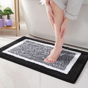 Tappetino da bagno semicircolare a righe multicolor in microfibra antiscivolo e assorbente per vasca, doccia, bagno, ingresso, camera da letto. Lavab | Leroy Merlin