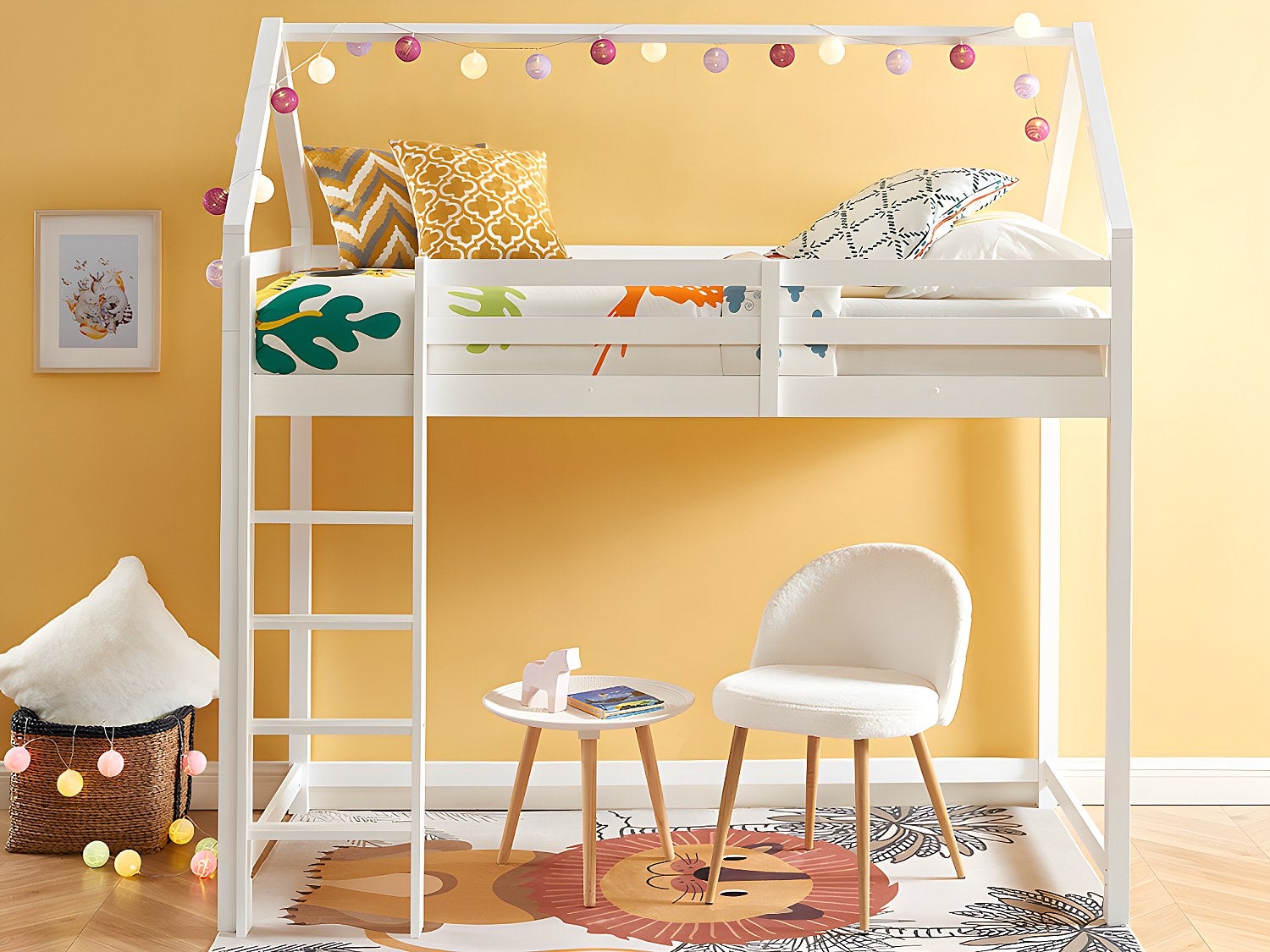 Łóżko domek na antresoli 90 x 190 cm – Drewno sosnowe – Białe + Materac – TARZIA