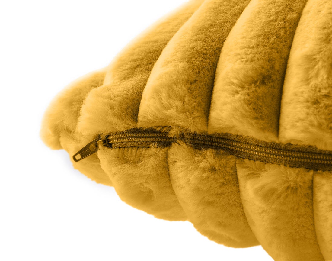 Coussin en fausse fourrure côtelée jaune 60 x 60 cm - SIERRA - Best Mobilier - 3