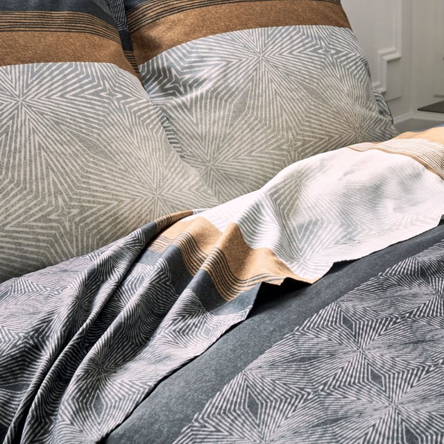 Drap plat au style graphique et masculin - Noir - 280x325 cm - Satin de coton