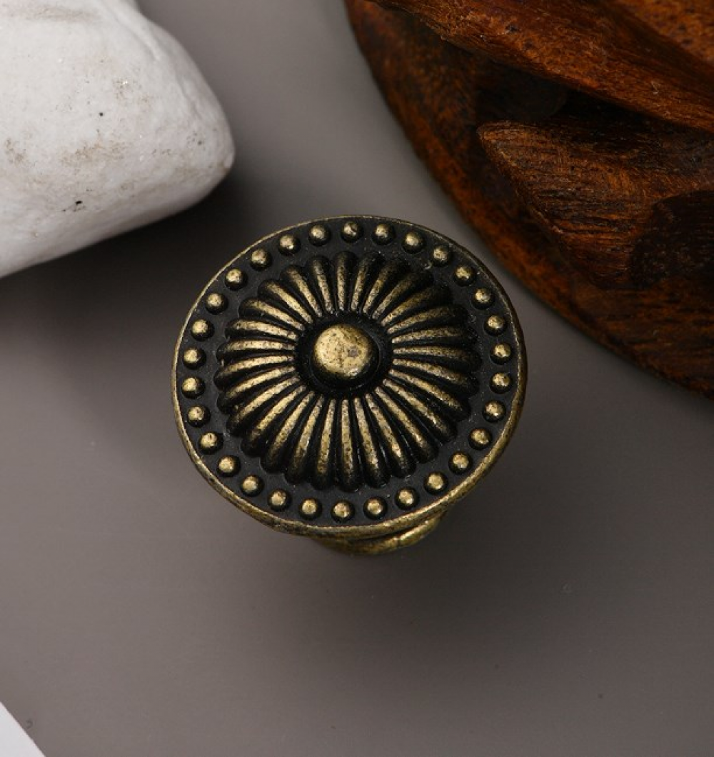 Zestaw 8 sztuk uchwytów do mebli w stylu vintage, 24 mm, z śrubami, do szuflad, kuchni