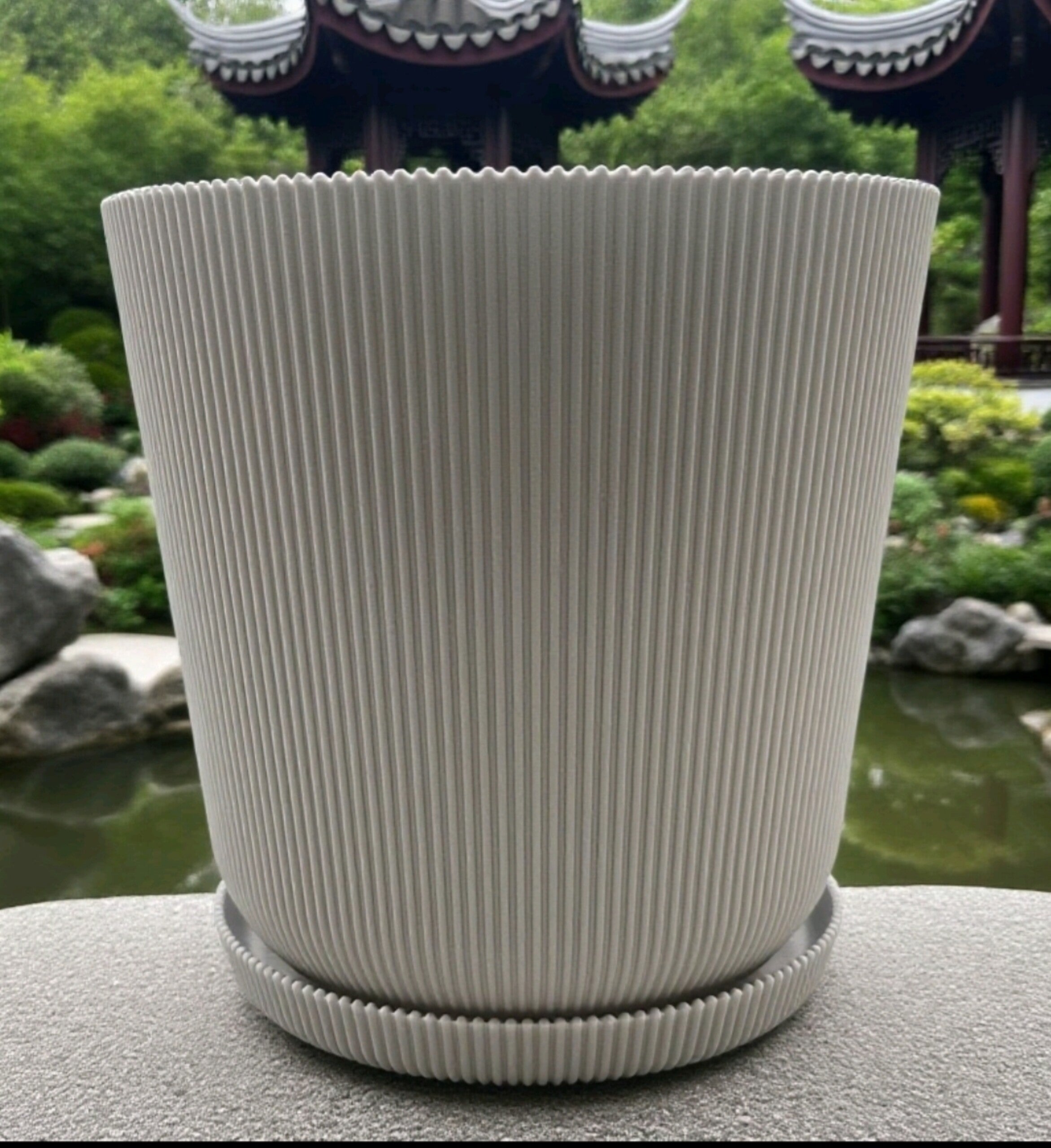 Vaso Lofly Con Sottovaso | Grigio Opaco | Altezza 12 Cm | Plastica Resistente