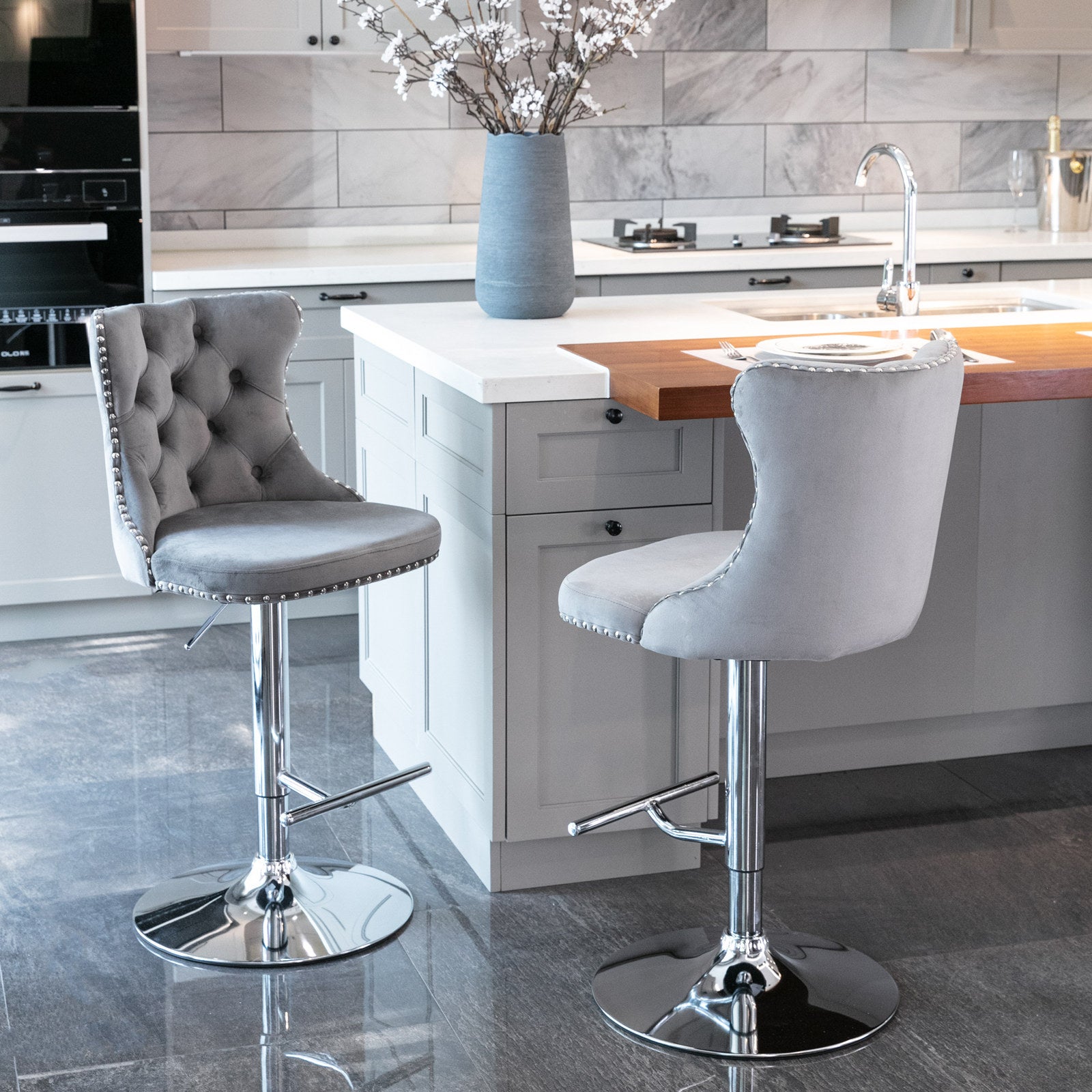 Lot de 2 Chaise de bar Pivotants en Velours Gris, Tabouret de bar Hauteur d'Assise Réglable 63-84cm, Structure Chromée Stable avec Dossier Confortable - 2